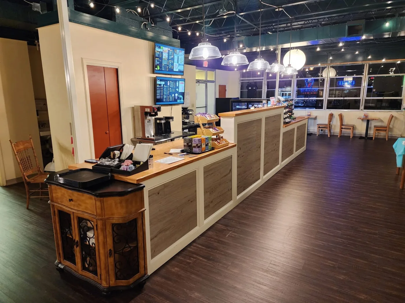 7 Stars Lounge, business photo 3