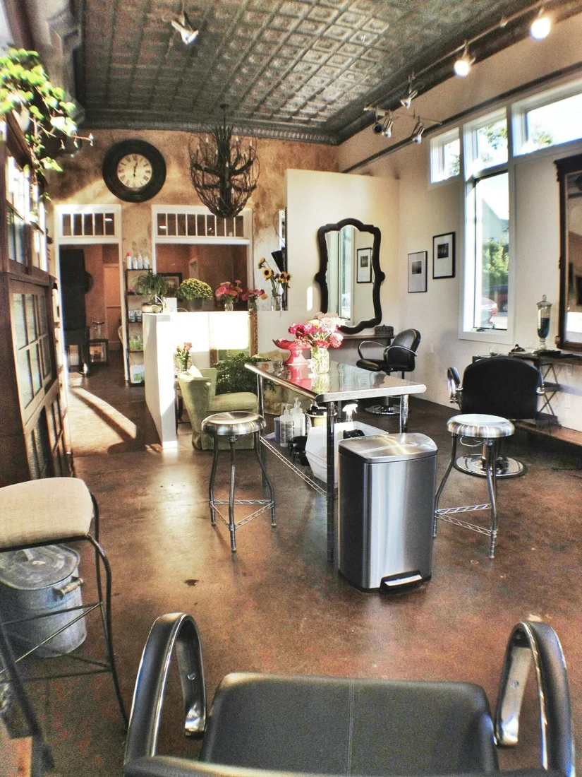 Oliver's Twist Salon business photo